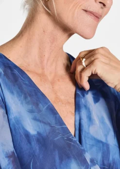 Robe en tissu filet