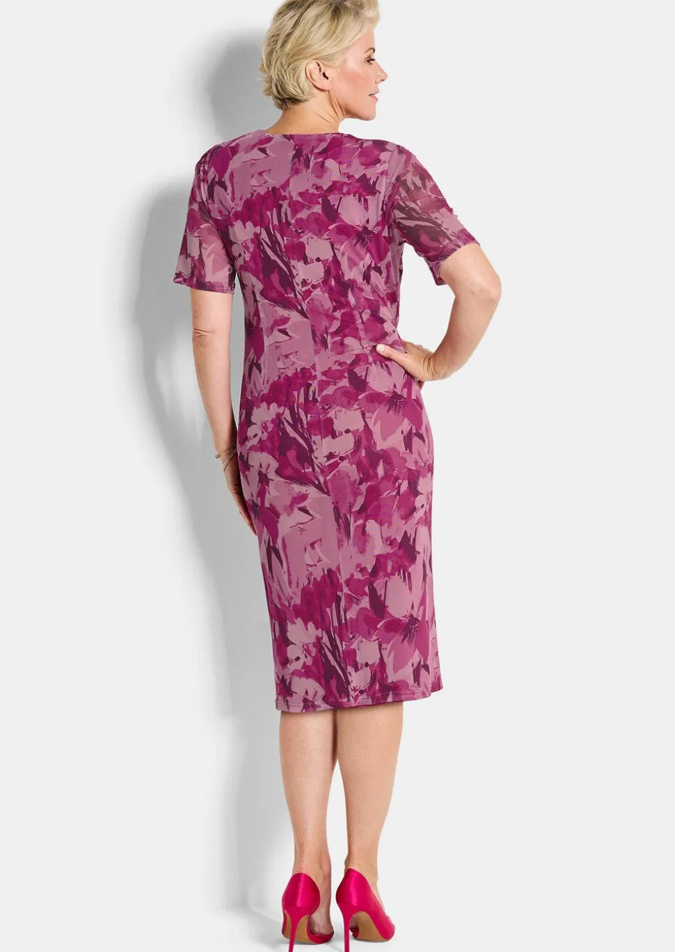 Robe en étoffe filet, style cache-cœur