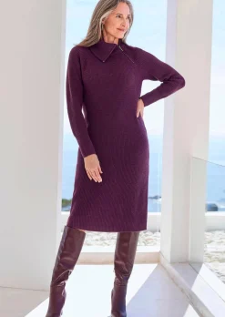 Robe en tricot avec col asymétrique
