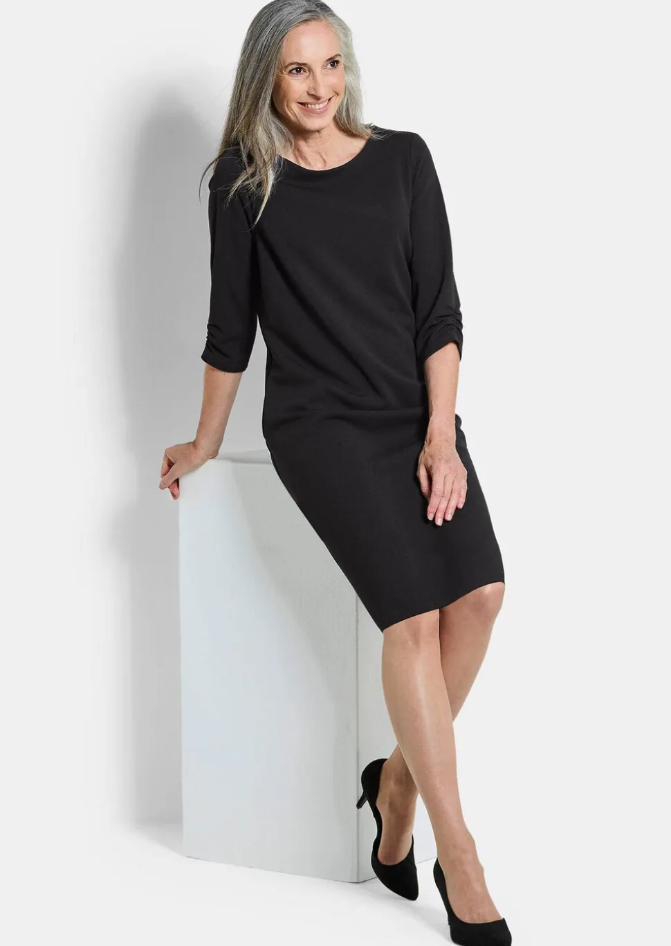 Robe élégante à manches froncées