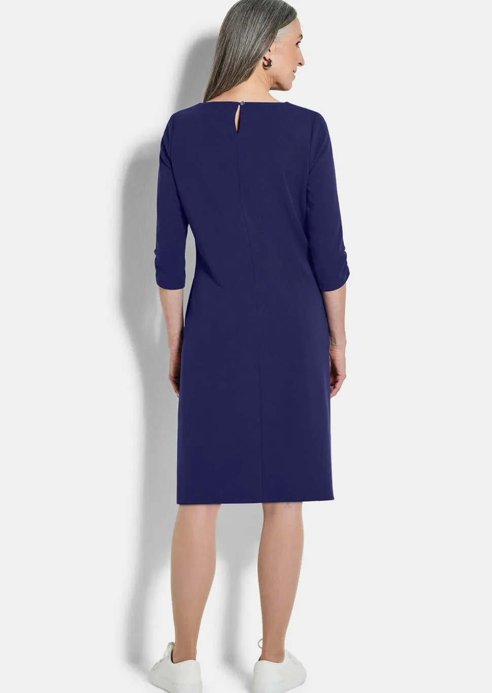 Robe élégante à manches froncées