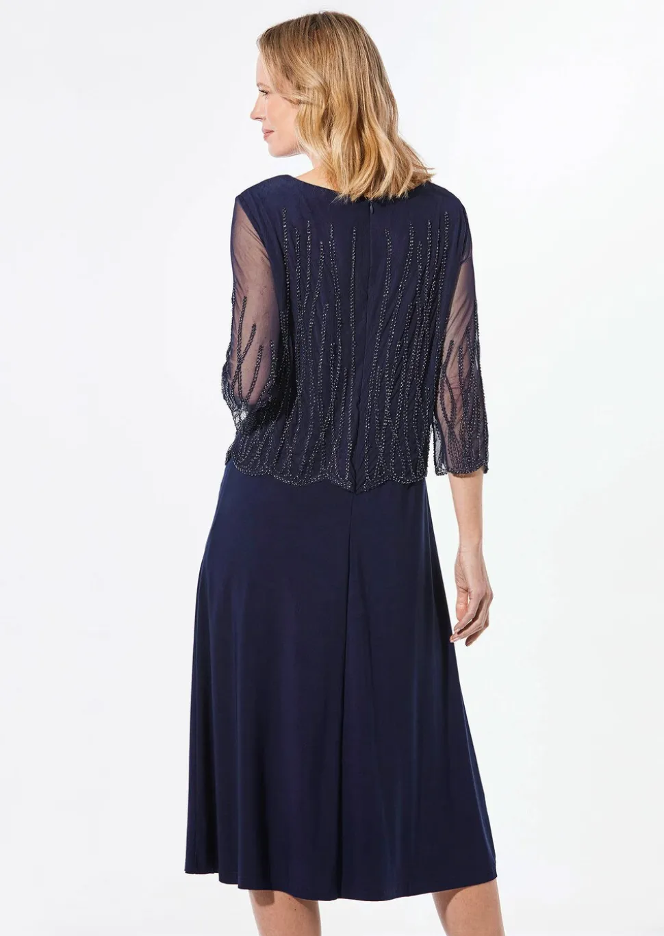 Robe ornée de perles