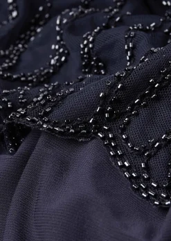 Robe ornée de perles