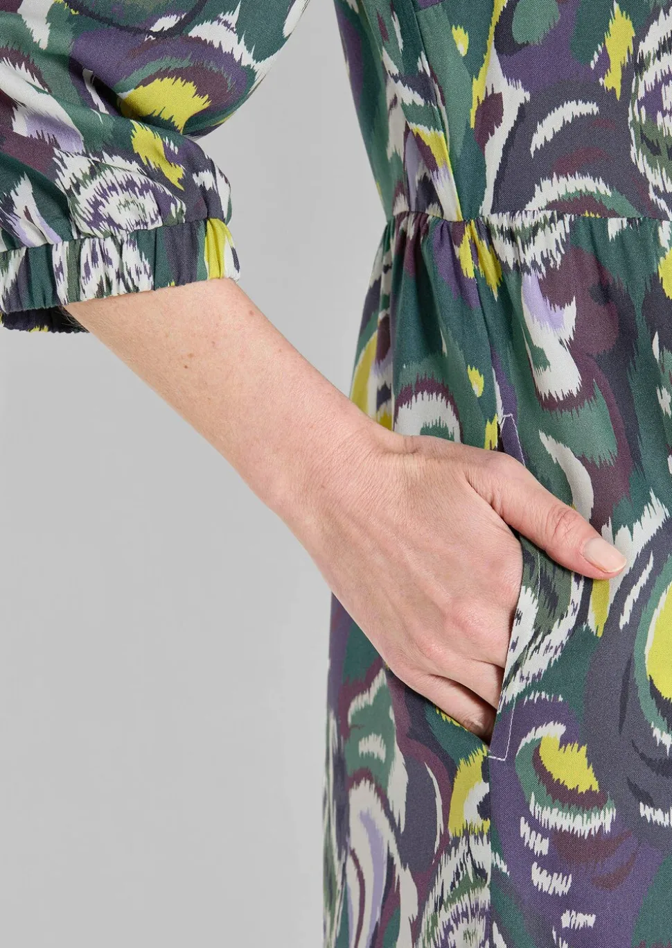Robe à pans en viscose douce et fluide