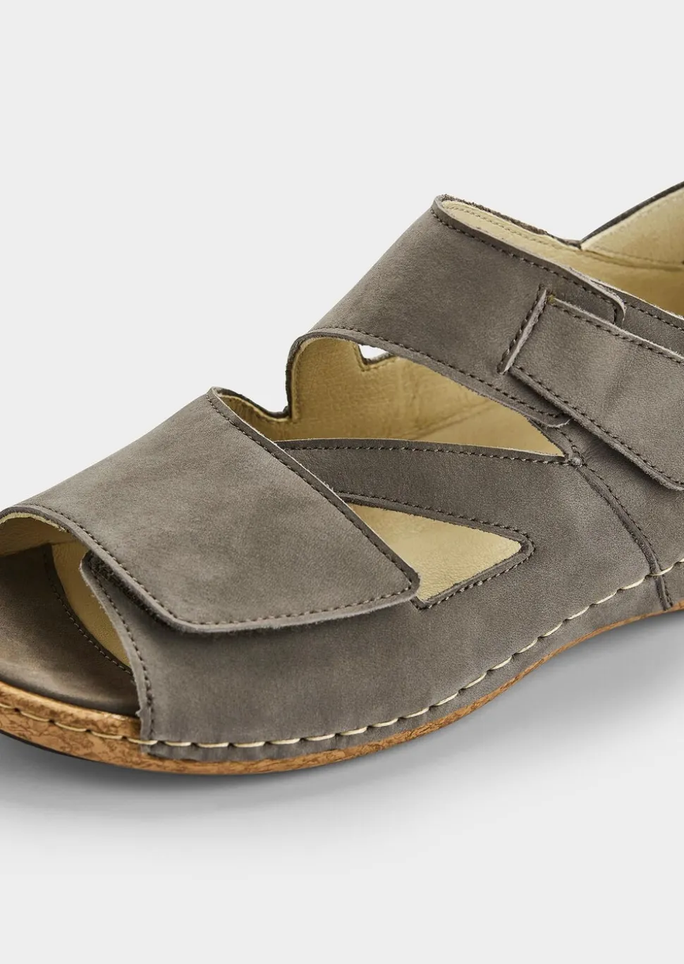 Sandales avec lanière velcro réglable