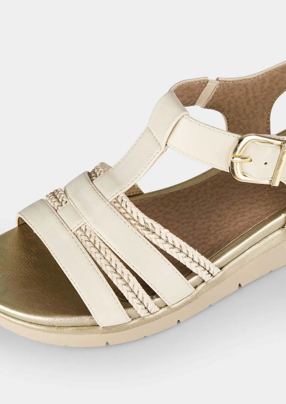 Sandales avec talon compensé