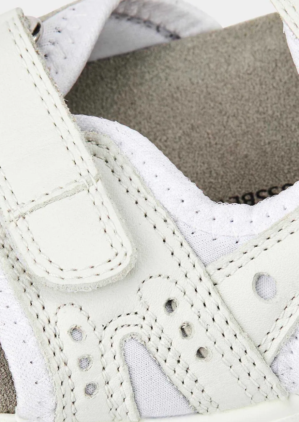 Sandales en cuir avec fermeture scratchée