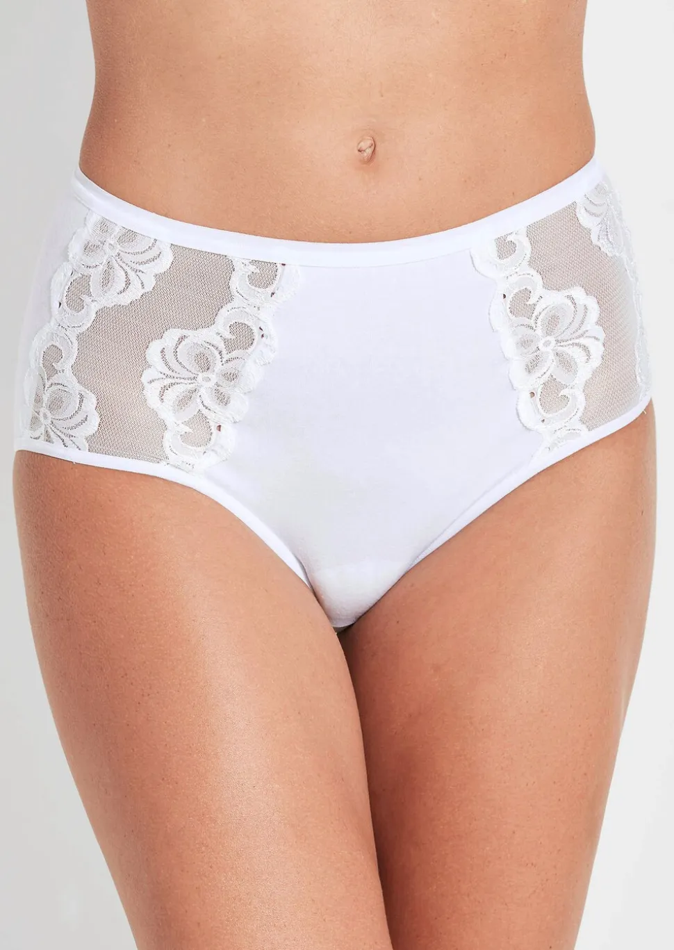 Slip gainant avec empiècement en dentelle