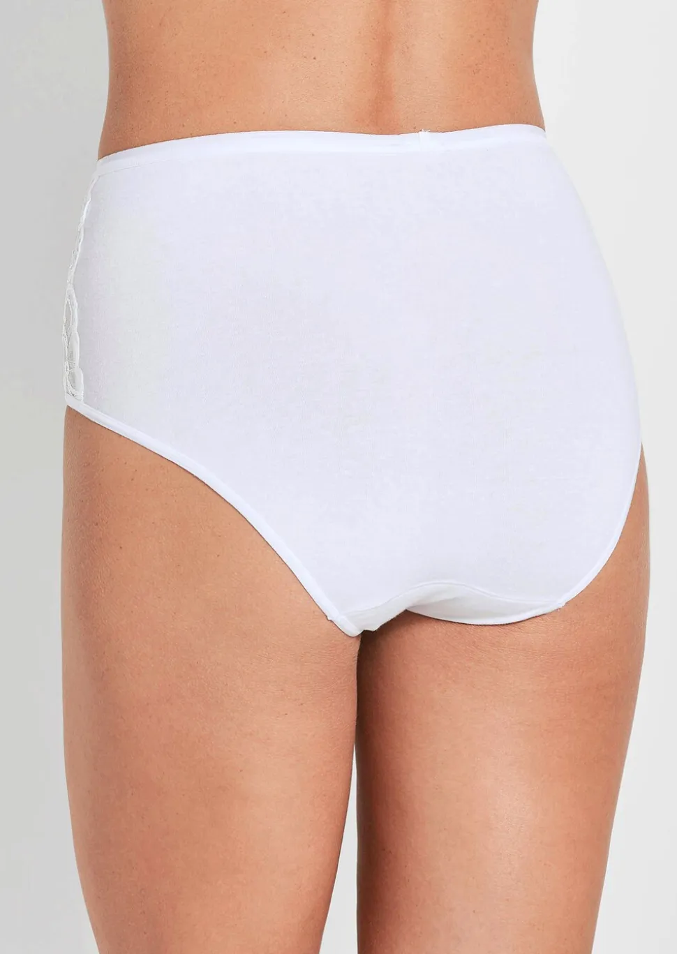 Slip gainant avec empiècement en dentelle