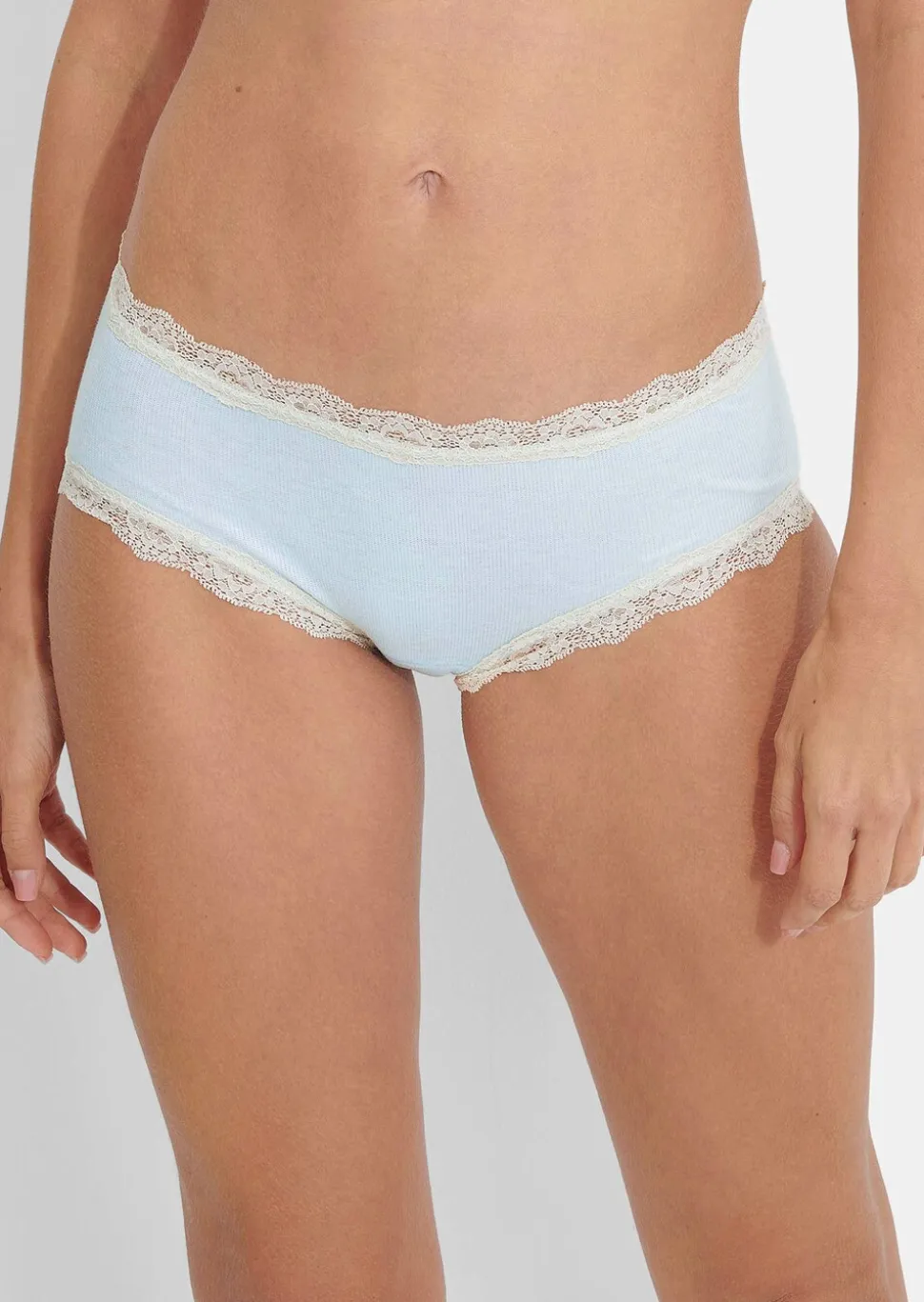 Slip sans coutures orné de dentelle