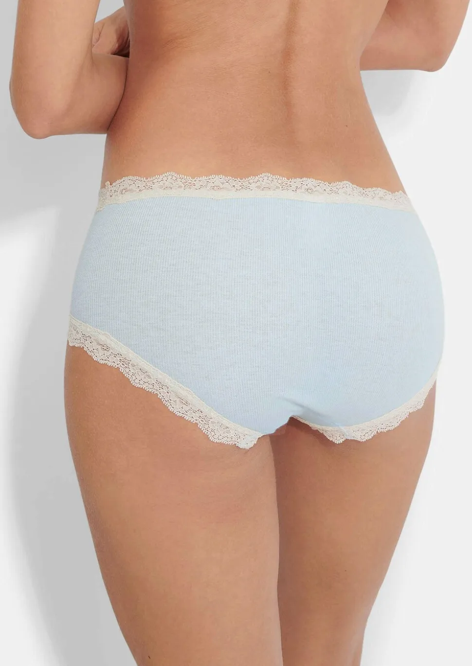 Slip sans coutures orné de dentelle