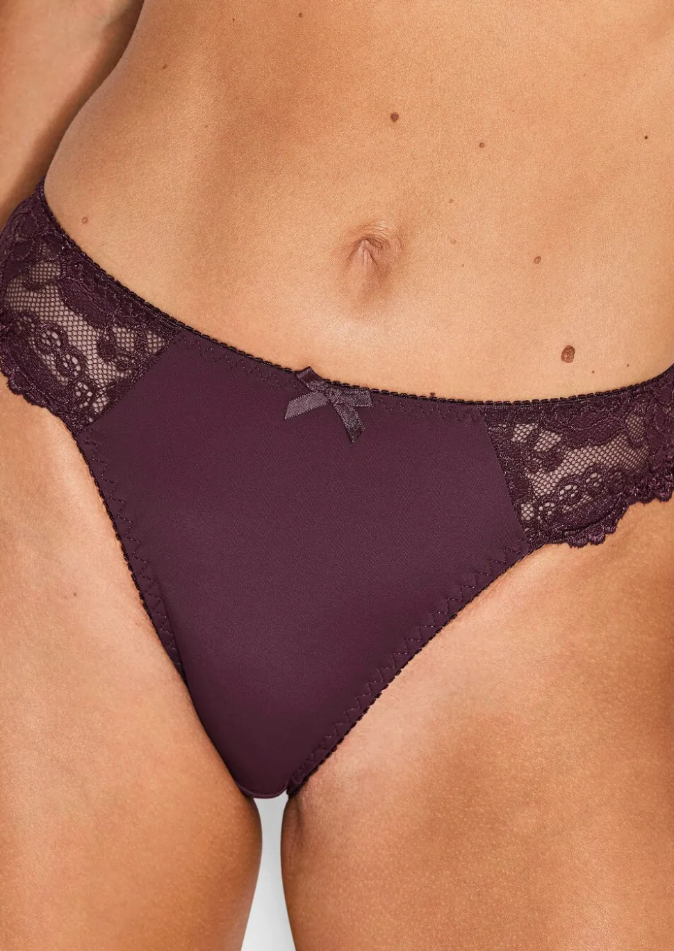 Slip taille basse féminin en dentelle