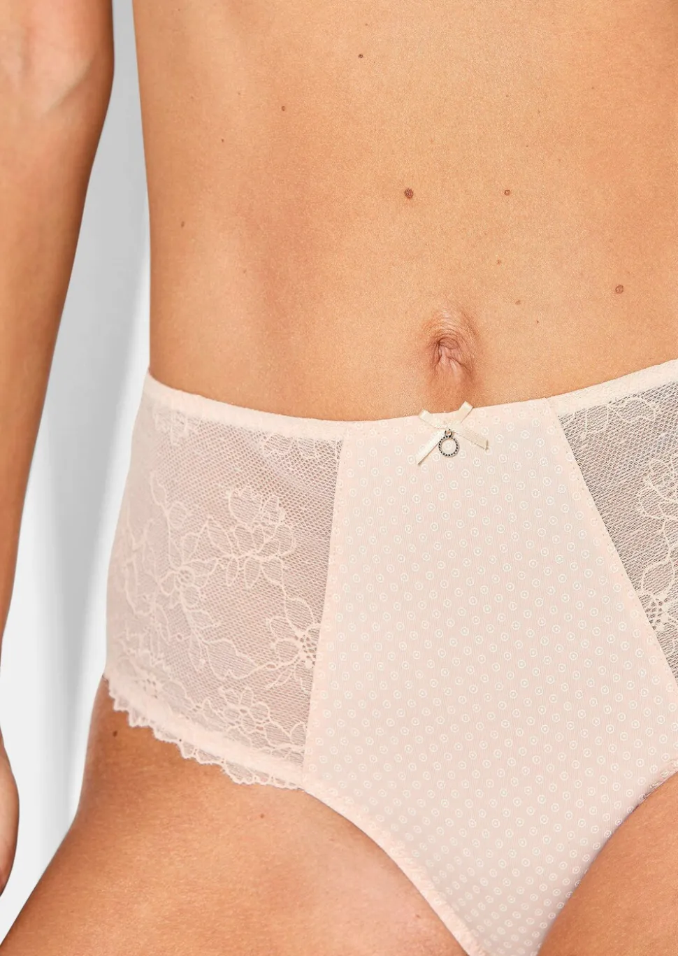 Slip taille haute en charmeuse et dentelle