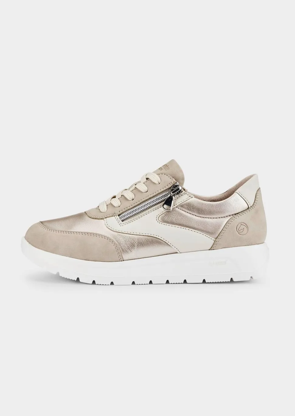 Sneakers, aspect mat et brillant.