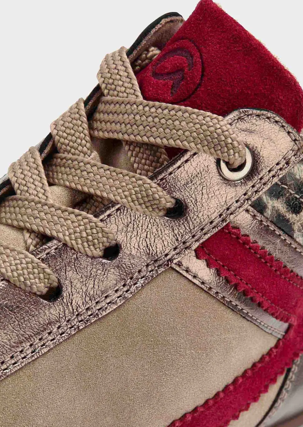Sneakers avec détails métallisés et imprimé léopard