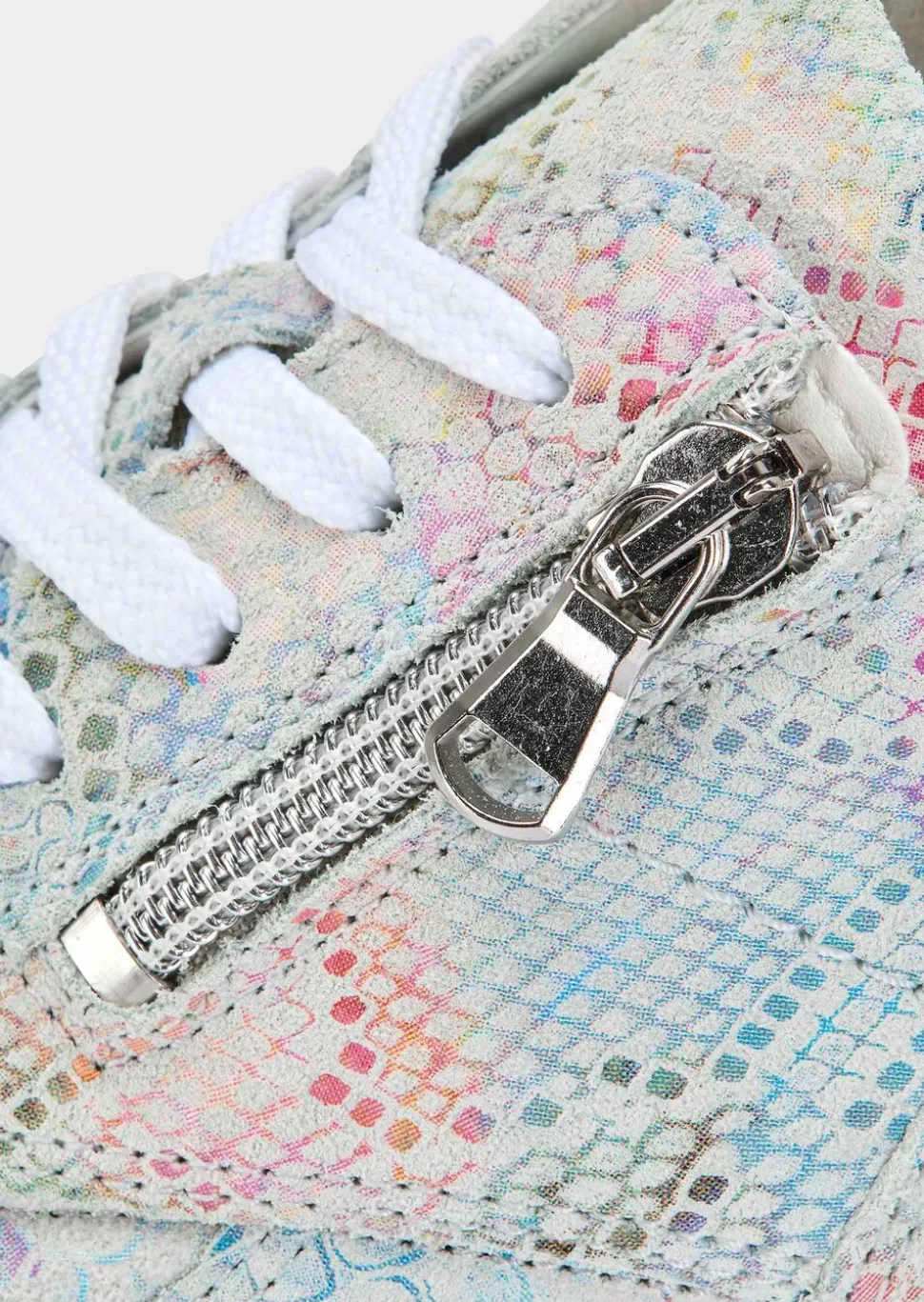 Sneakers avec imprimé pelliculé féminin.