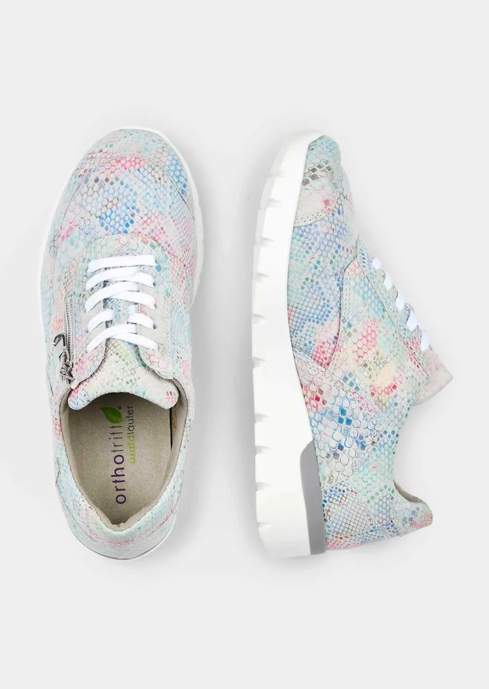 Sneakers avec imprimé pelliculé féminin.