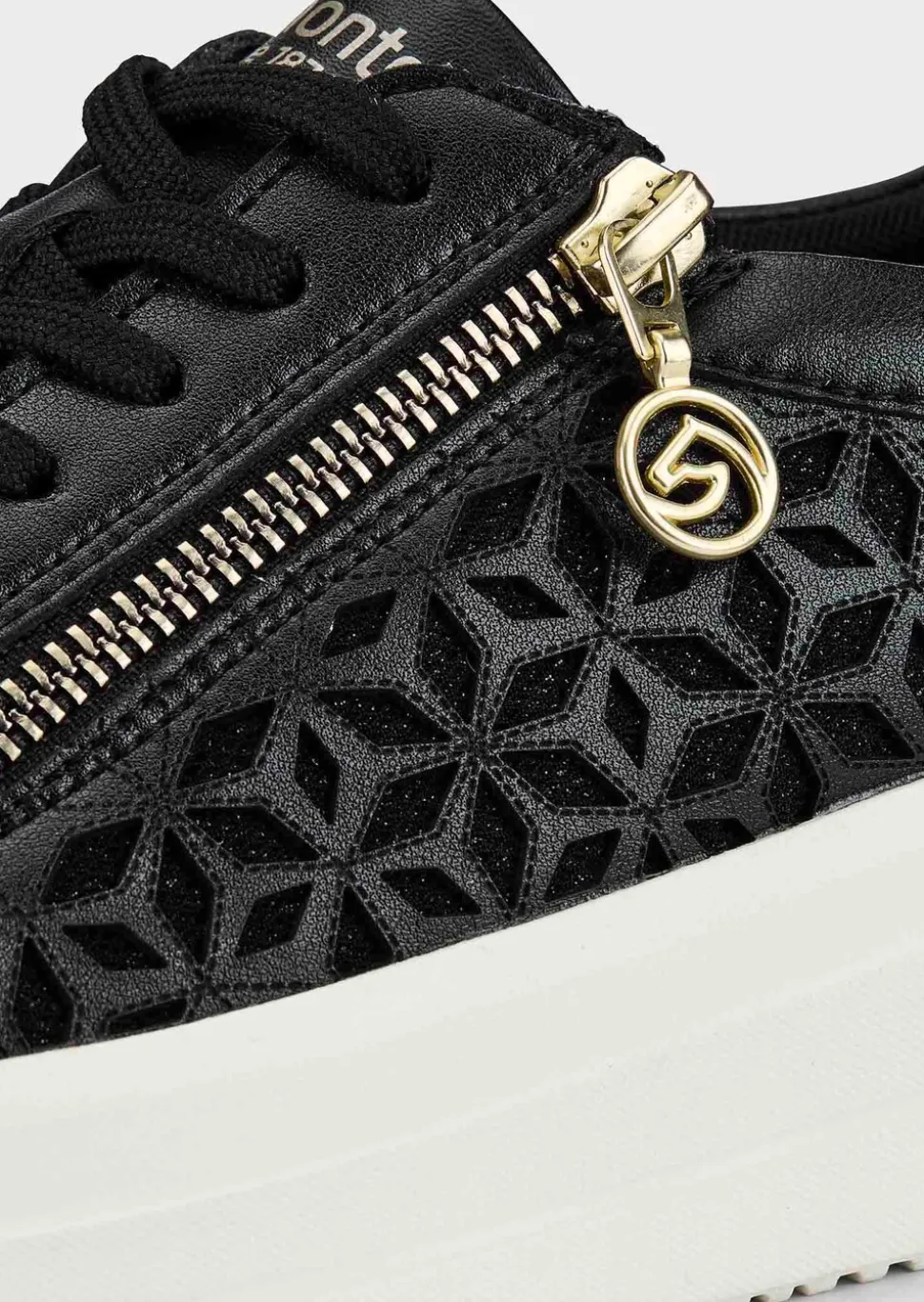 Sneakers avec ornements sur le côté