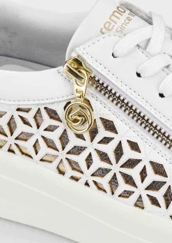 Sneakers avec ornements sur le côté