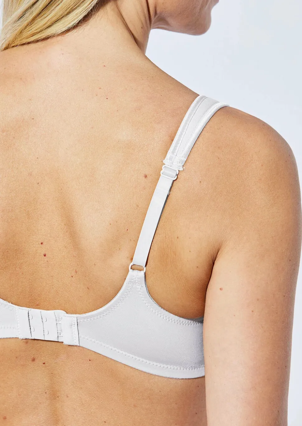 Soutien-gorge à armatures en microfibre