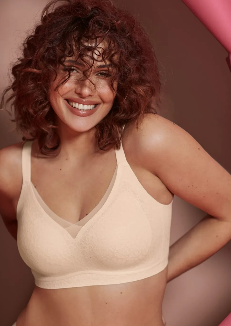 Soutien-gorge sans armatures orné de dentelle fleurie