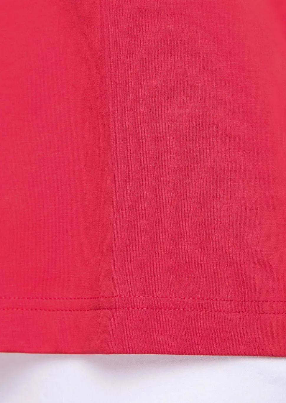 T-shirt avec charmante encolure et pierres décoratives