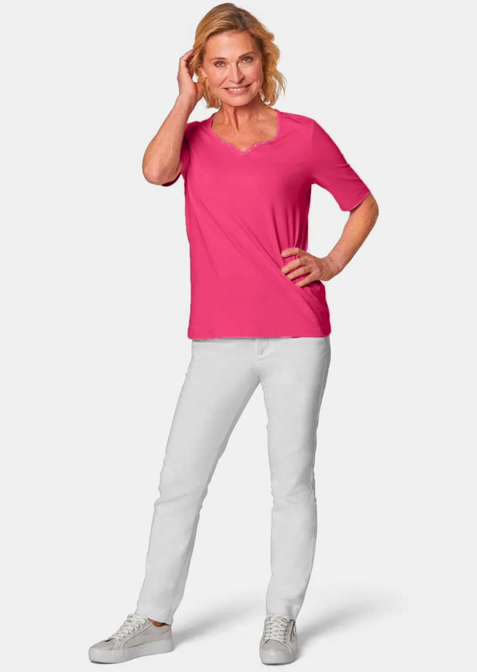 T-shirt avec charmante encolure et pierres décoratives