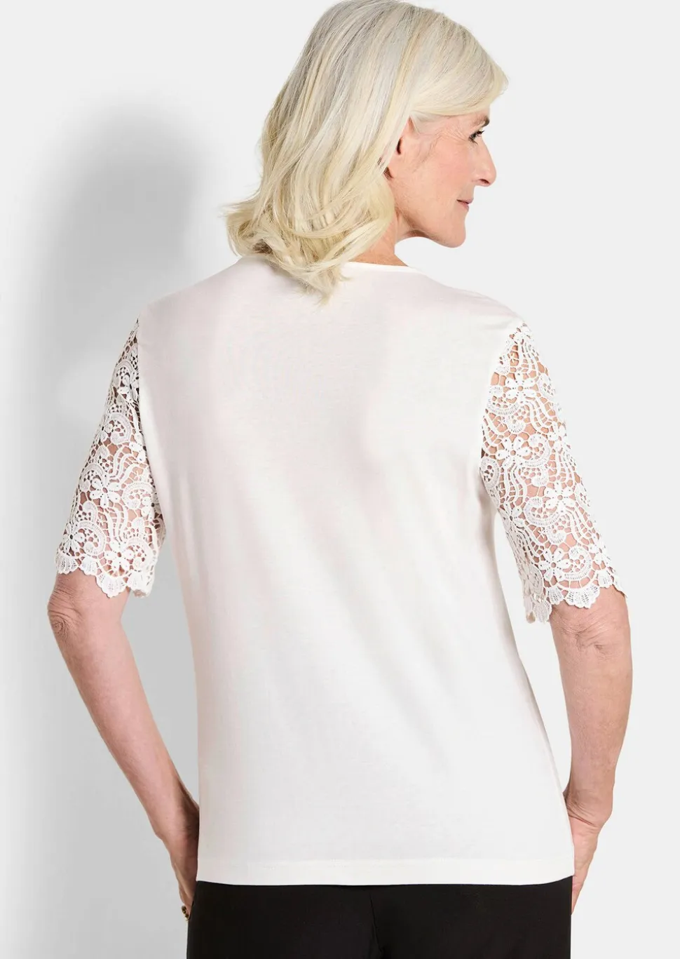 T-shirt avec dentelle du plus bel effet