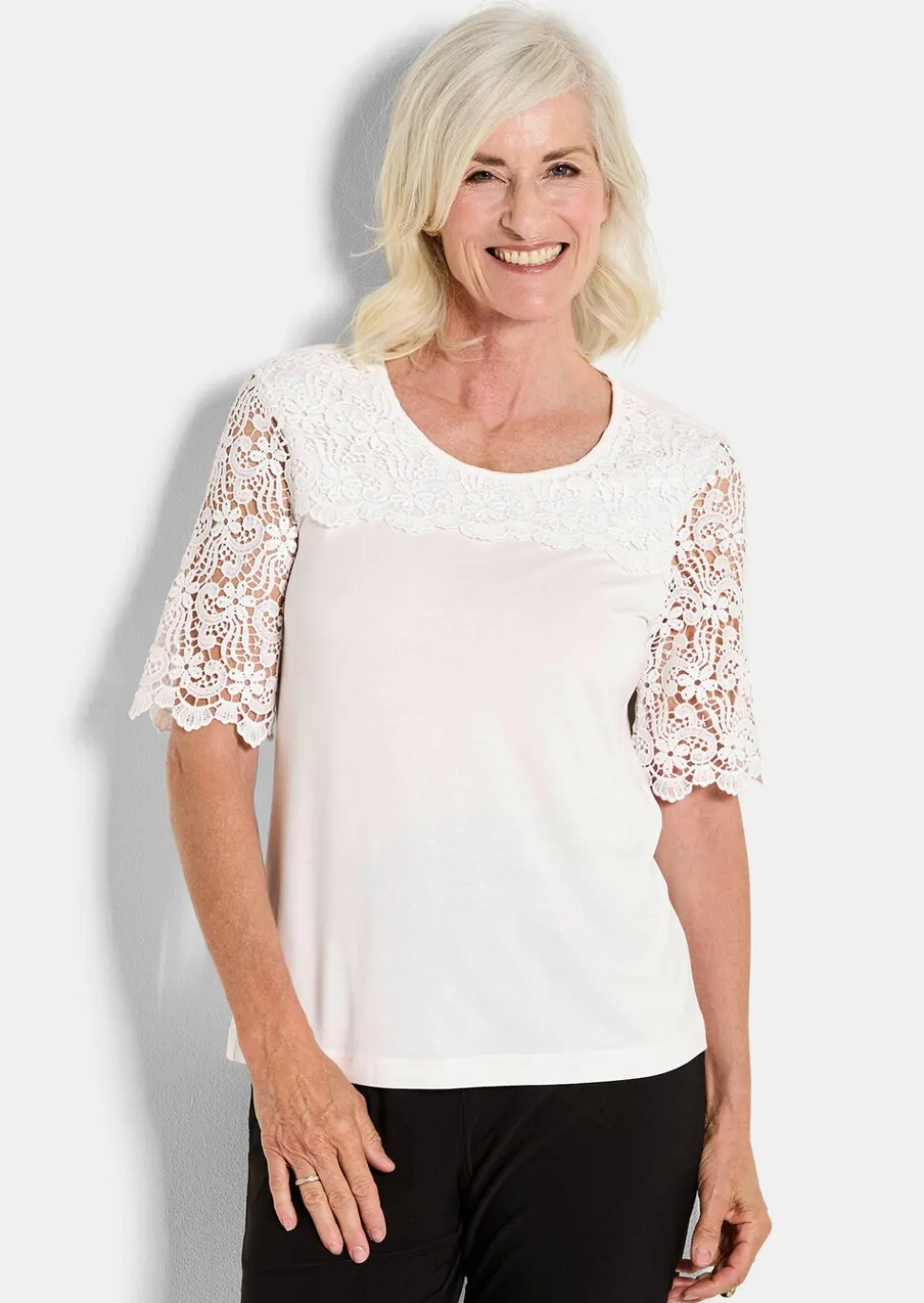 T-shirt avec dentelle du plus bel effet