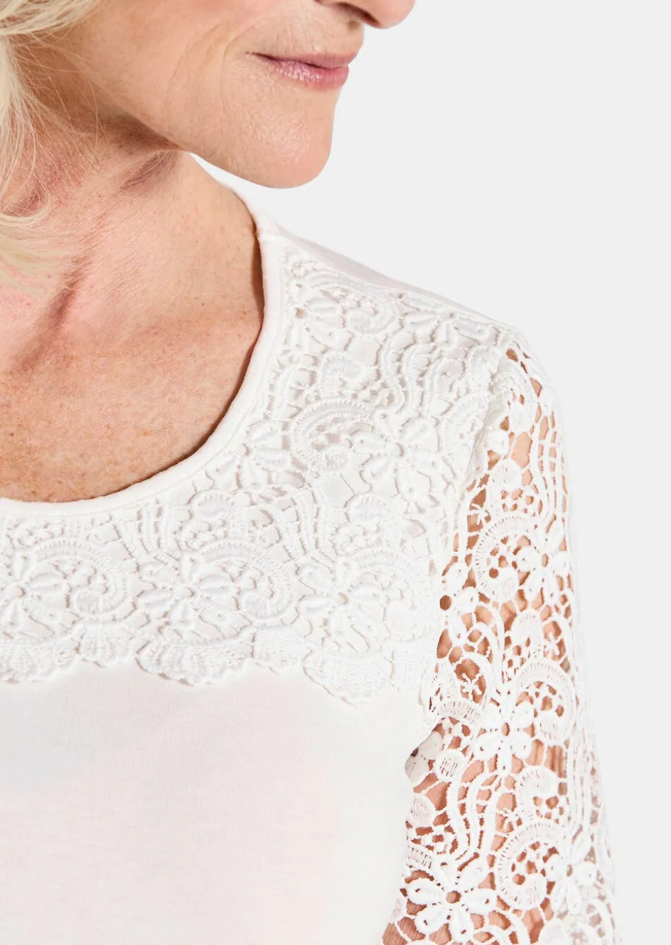 T-shirt avec dentelle du plus bel effet