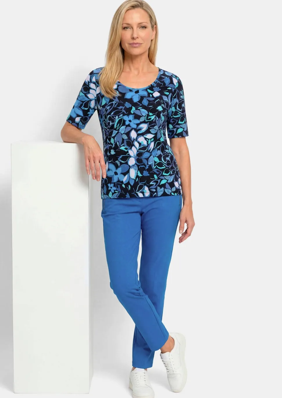 T-shirt en coton avec un motif floral très coloré