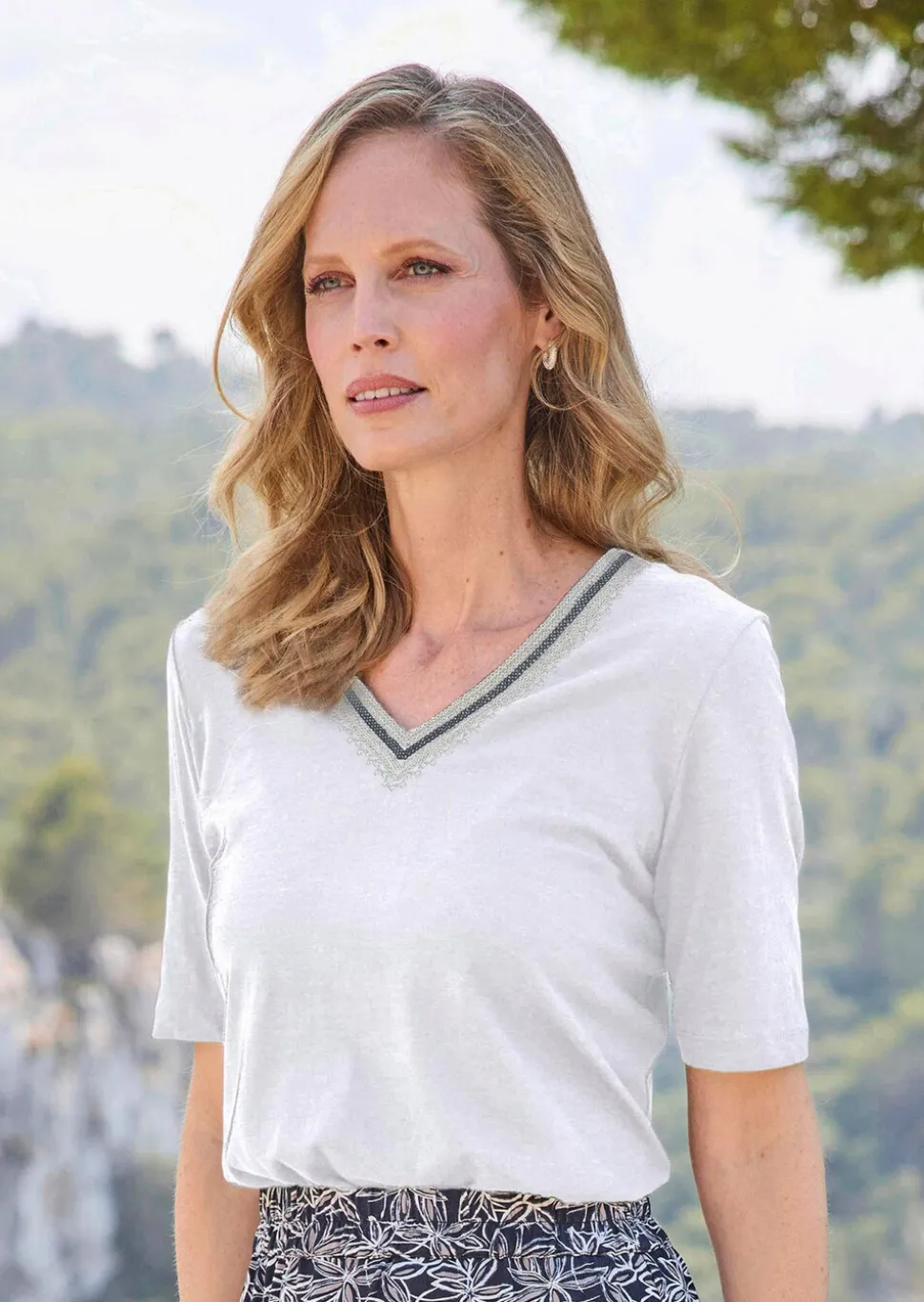 T-shirt en coton joliment rebrodé