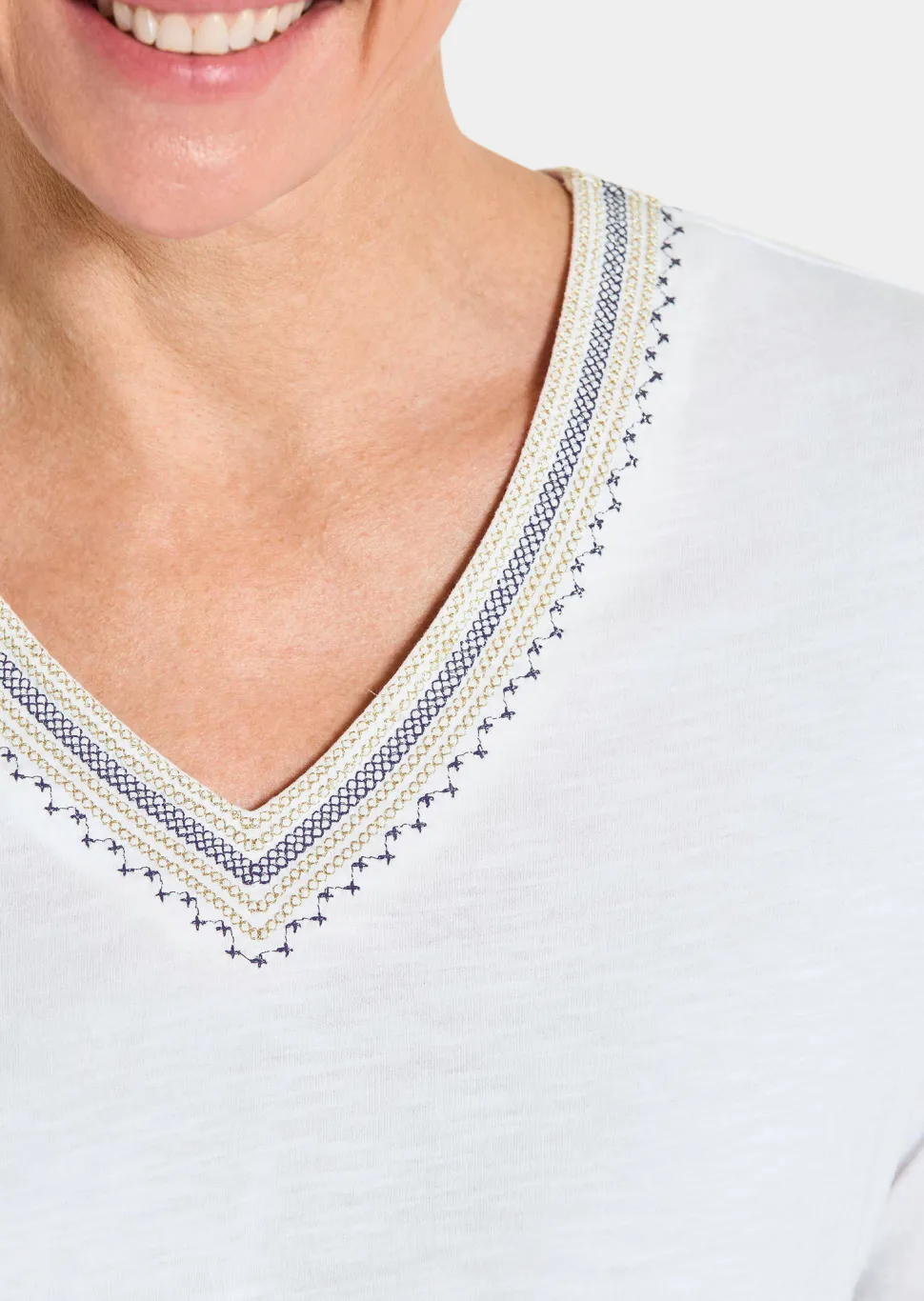 T-shirt en coton joliment rebrodé