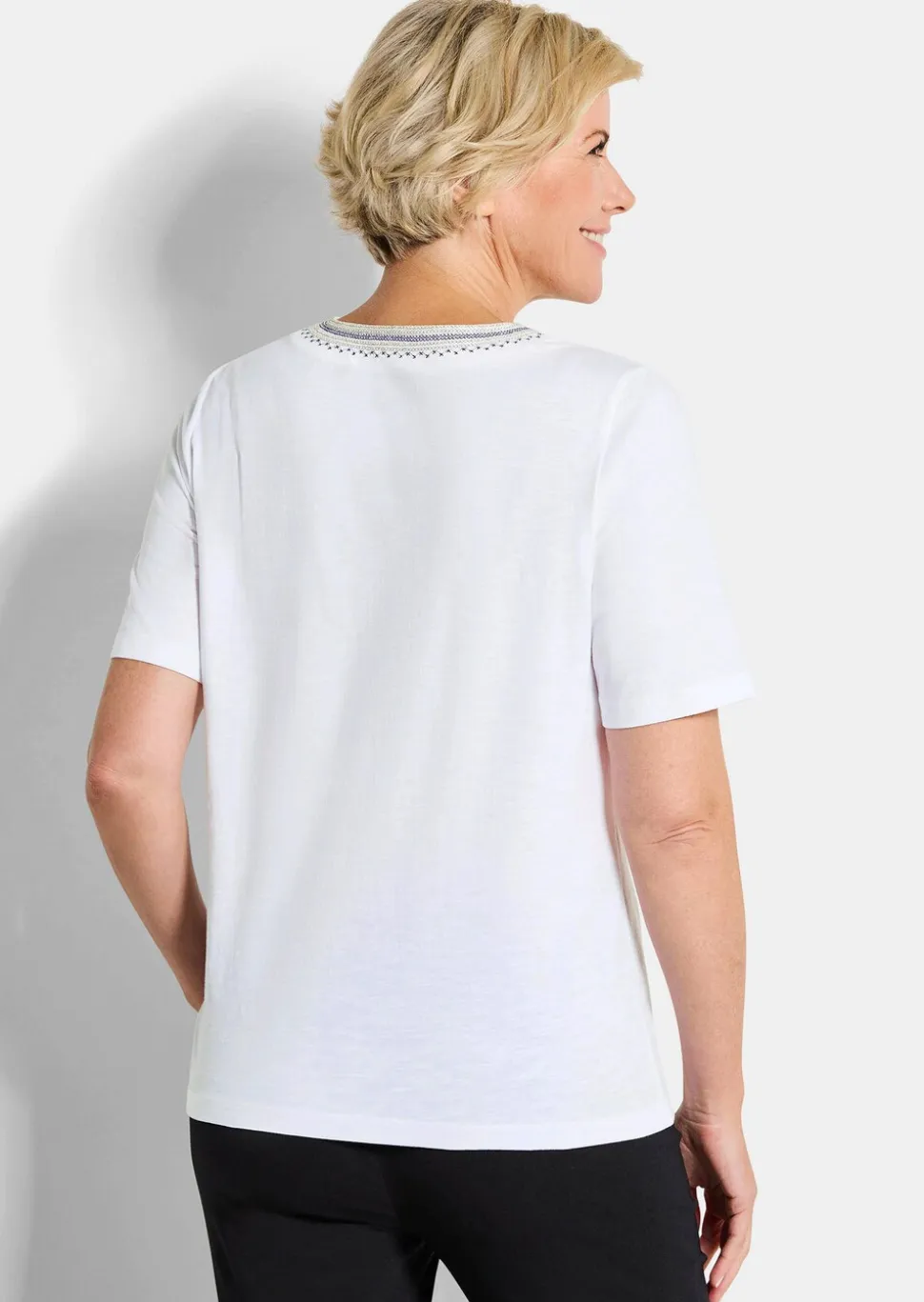 T-shirt en coton joliment rebrodé