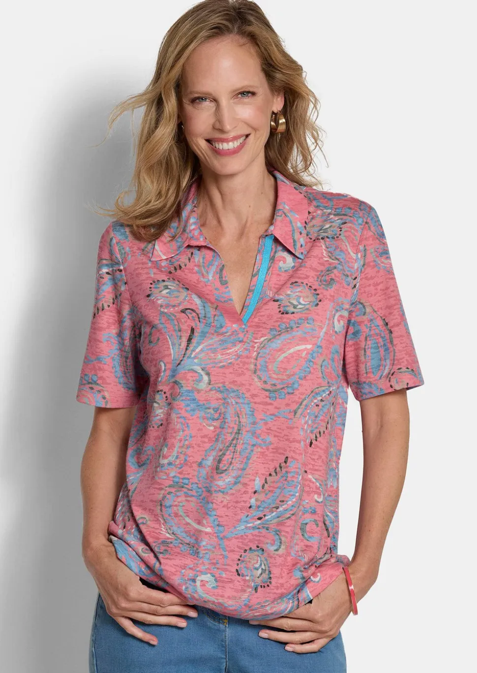 T-shirt en tissu dévoré, avec col polo