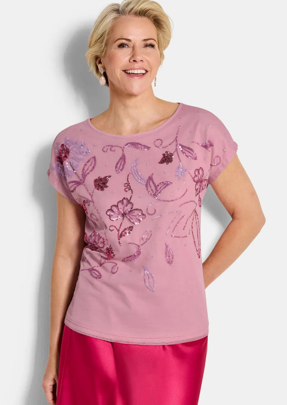 T-shirt raffiné en étoffe filet pailletée