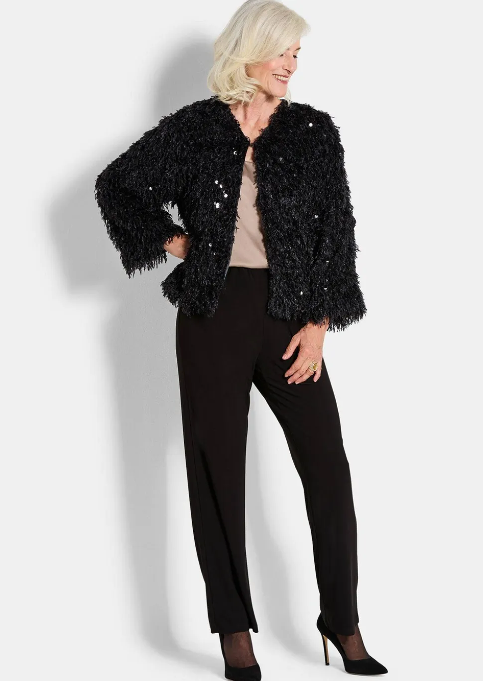 Veste aspect plumes, orné de paillettes