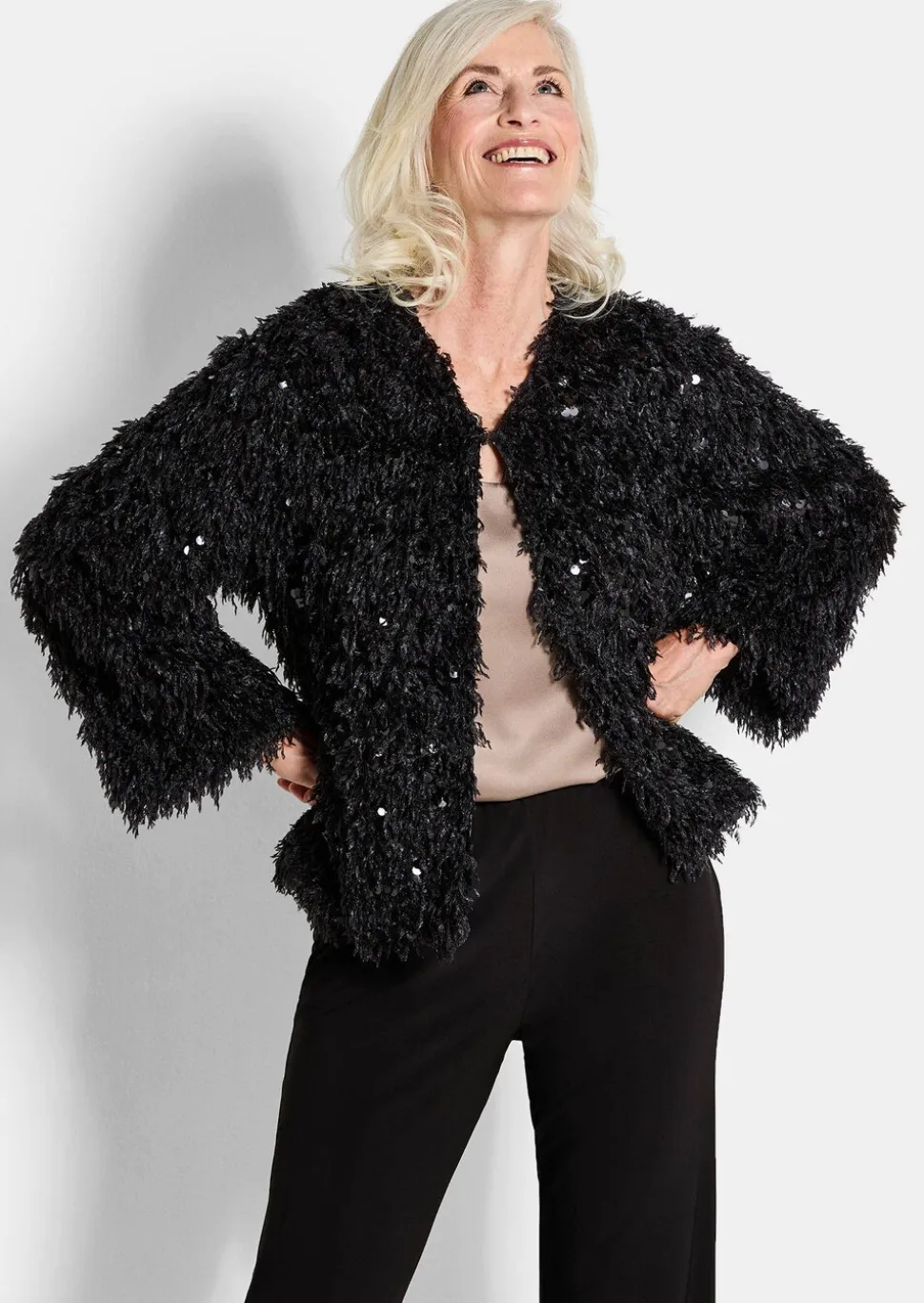Veste aspect plumes, orné de paillettes