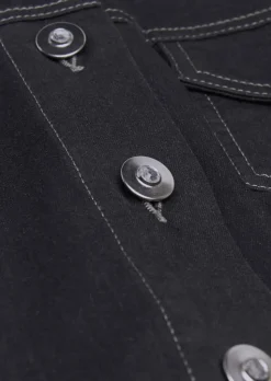Veste en jean intemporelle agrémentée de détails séduisants