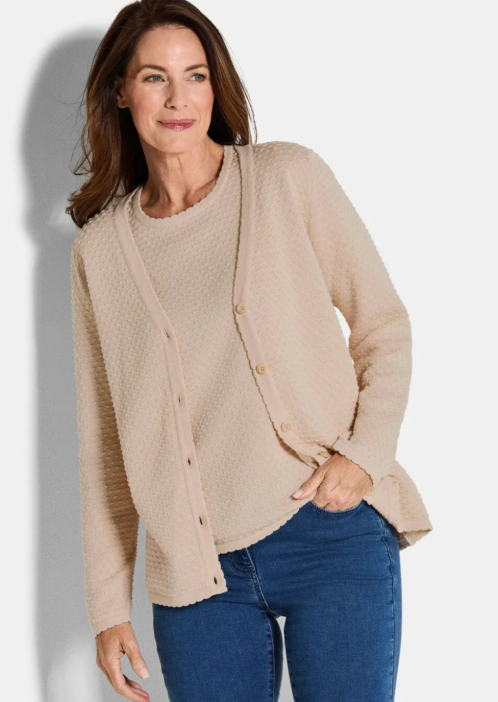 Veste en tricot avec motif à pois