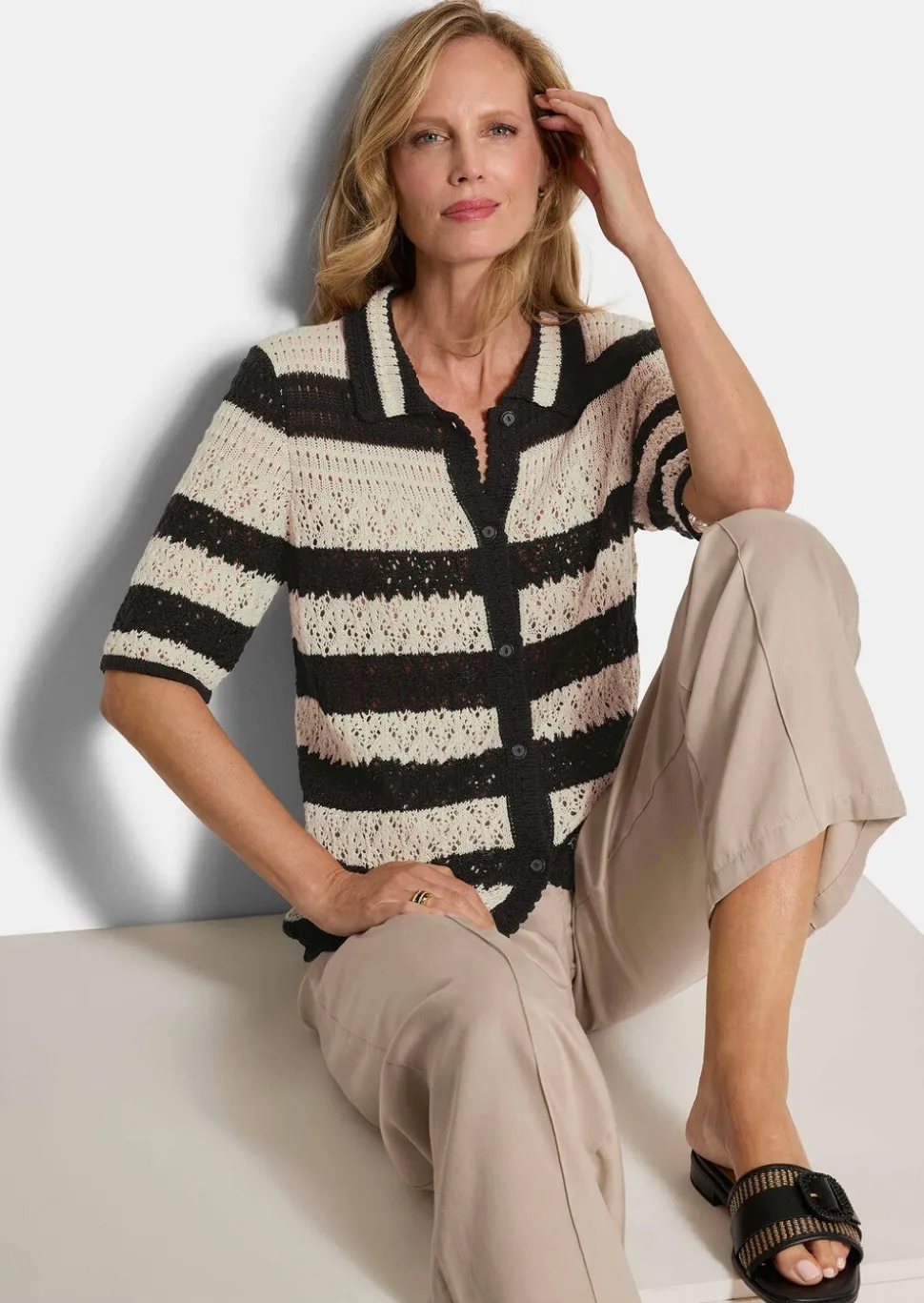 Veste en tricot à rayures avec motif ajouré