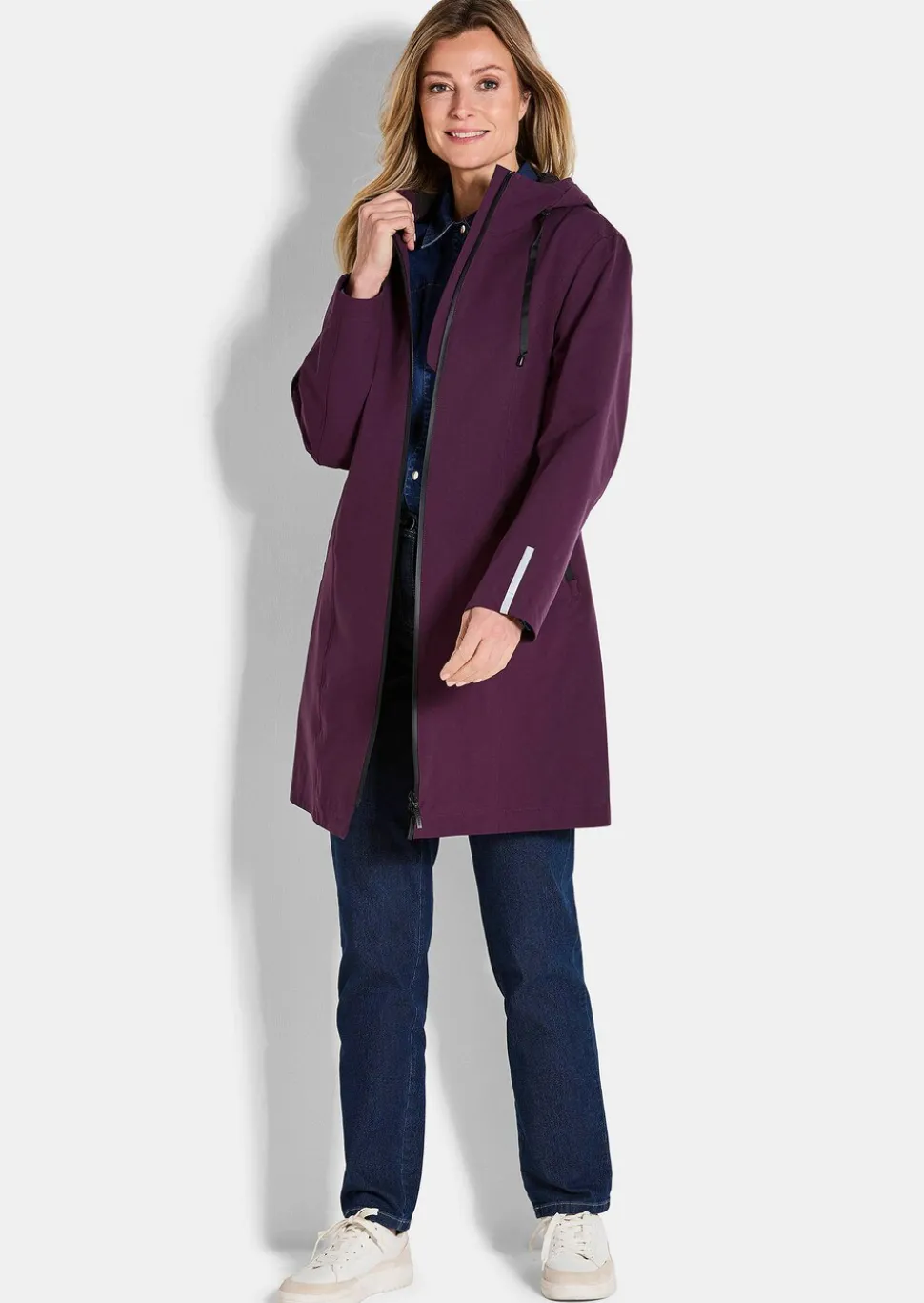 Veste imperméable avec éléments réfléchisseurs