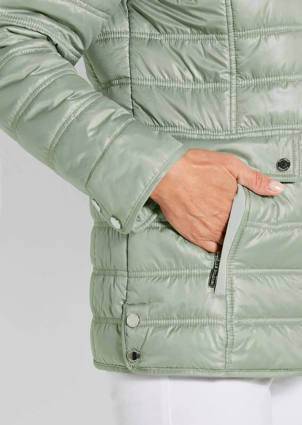 Veste matelassée légère agrémentée de nombreux détails